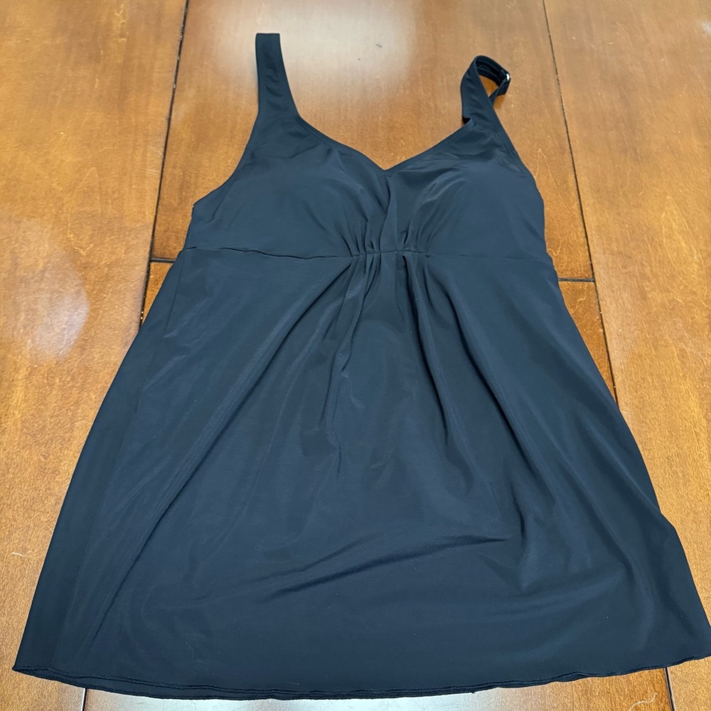 NWT L.L. Bean Black Shaping Soft‎ Drape Swimwear Tankini Top Size 12 Shelf Bra